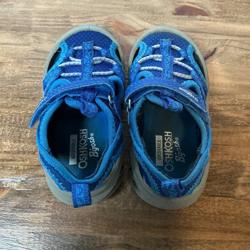 OshKosh B'gosh Water Sandals Toddler Size 6 Blue Closed Toe Washable Bump Toe